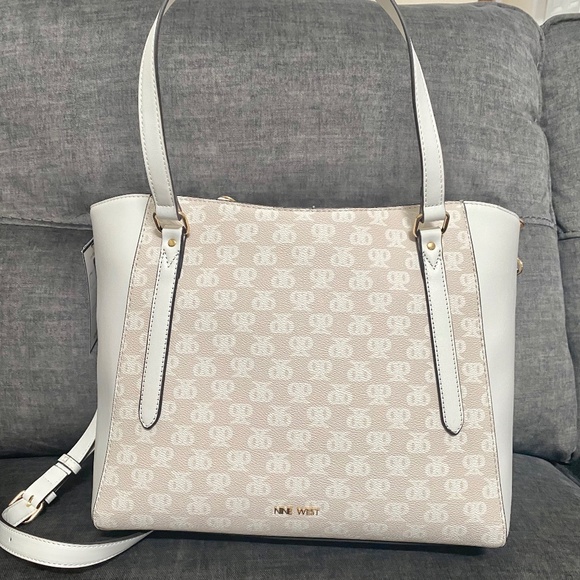 Nine West Garner Cream Logo Tote 4 in 1 bag NWT - Picture 4 of 14